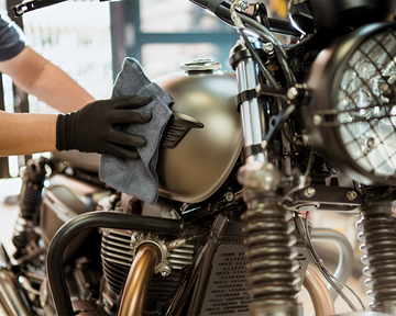Quick Detailer vs. Traditional Polish: What’s Best for